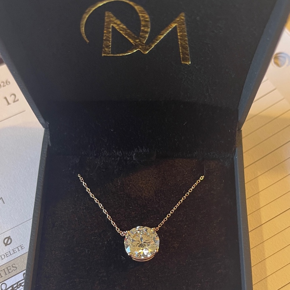 Diamond 5.09 carat Necklace on 14k gold